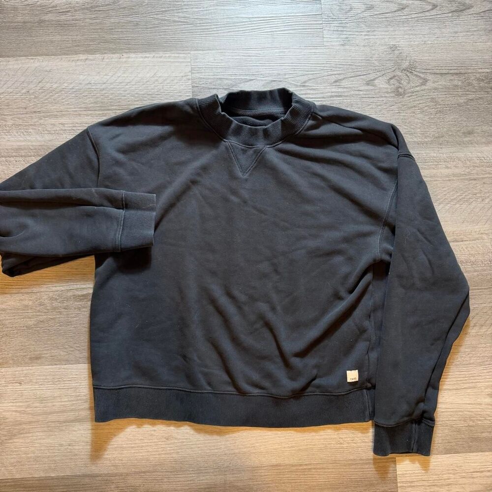 Vuori Men's Black and Grey Sweatshirt